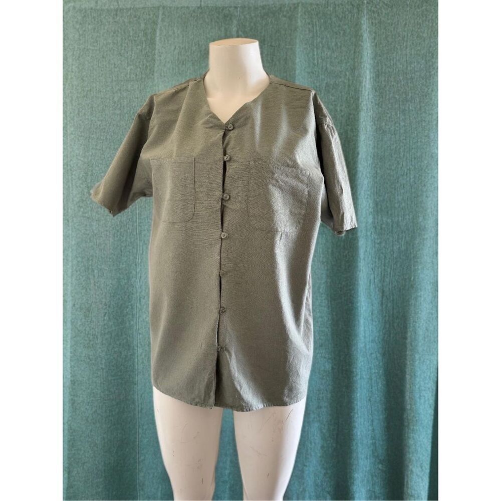 Honors women’s vintage 90s sage green 100% silk button up blouse